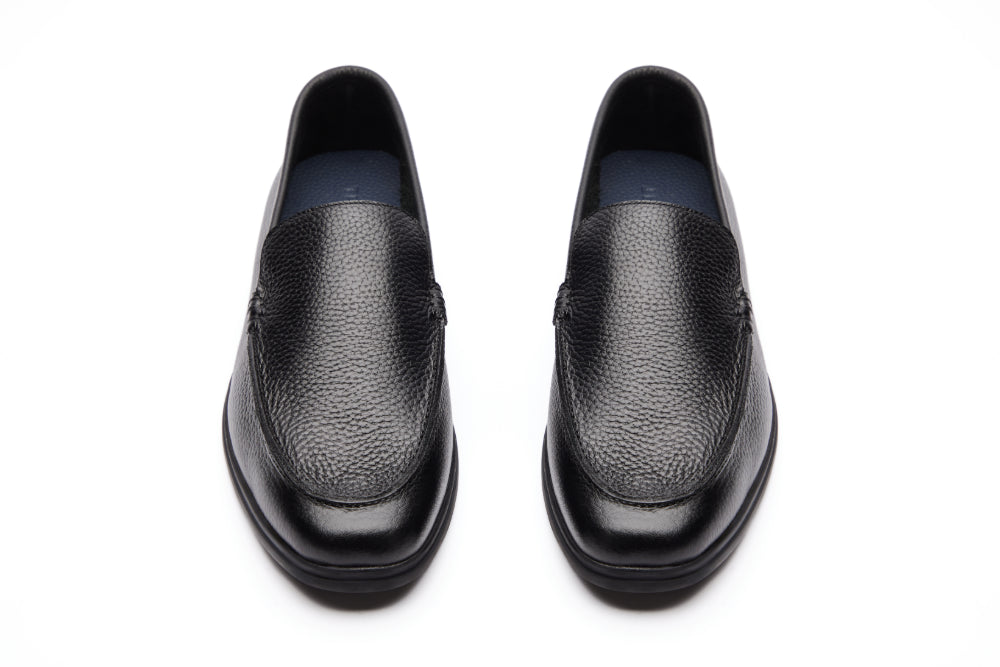 Yacht Loafers in Black Milled with Black Sole