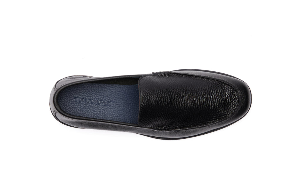 Yacht Loafers in Black Milled with Black Sole