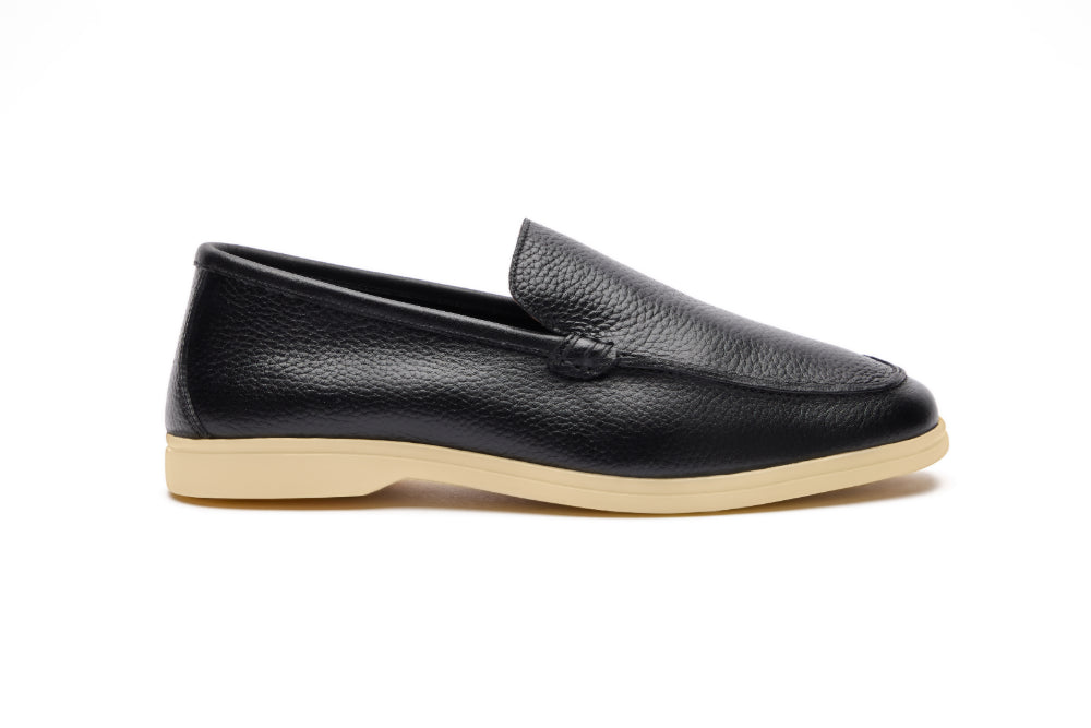 Yacht Loafers in Black Milled with cream sole