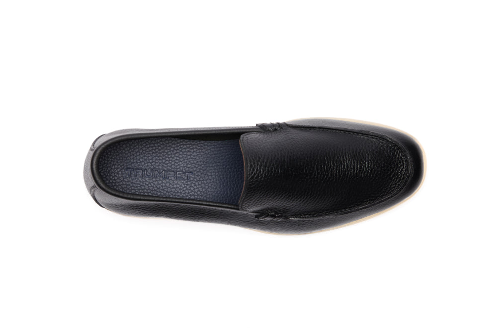 Yacht Loafers in Black Milled with cream sole
